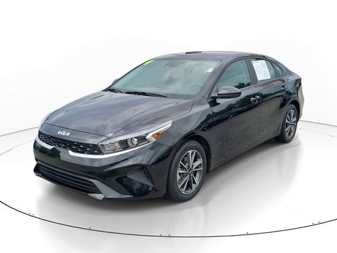 Used 2024 Kia Forte LXS FWD image 3