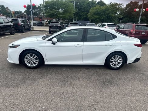Used 2025 Toyota Camry LE FWD image 4