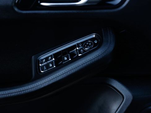 Used 2017 Porsche Macan AWD SPORT UTILITY 4DR WAGON image 35