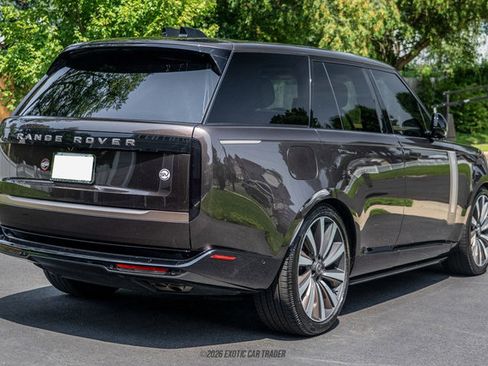 Used 2025 Land Rover Range Rover SV AWD/4WD image 8
