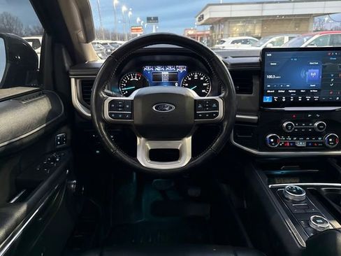 Used 2022 Ford Expedition XLT image 14