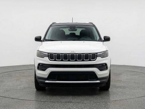 Used 2025 Jeep Compass Limited AWD/4WD image 2