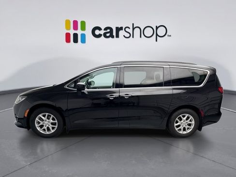 Used 2020 Chrysler Pacifica Touring FWD image 2