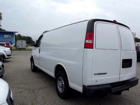 Used 2017 Chevrolet Express 2500 VAN image 6