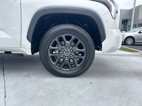 Used 2022 Toyota Tundra SR5 w/ SR5 Convenience Package image 13