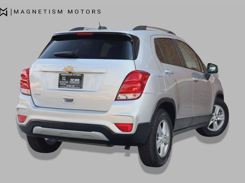 Used 2021 Chevrolet Trax LT w/ LT Convenience Package FWD image 9
