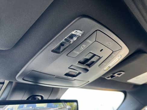 Used 2025 Toyota Sienna Platinum AWD/4WD image 32