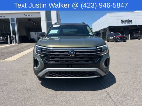 Certified 2024 Volkswagen Atlas Peak Edition SE AWD/4WD image 2