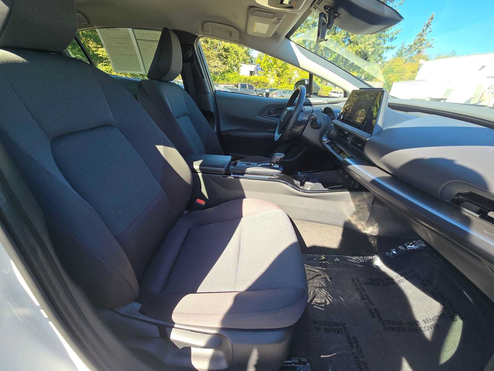 Certified 2025 Toyota Prius LE FWD image 11