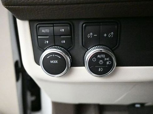 Used 2023 GMC Yukon XL Denali AWD/4WD image 25