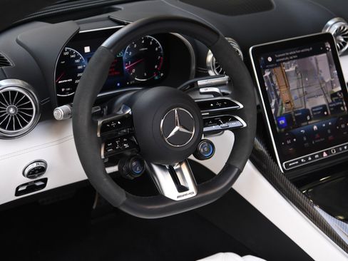 Used 2024 Mercedes-Benz SL 63 AMG 4MATIC image 11