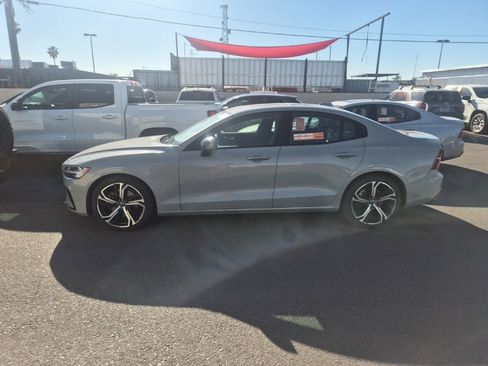 Used 2024 Volvo S60 B5 Core image 5