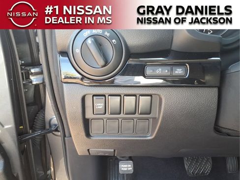 Used 2024 Nissan Titan SV AWD/4WD image 11