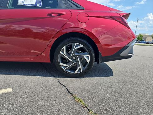 Used 2025 Hyundai Elantra Sport FWD image 30