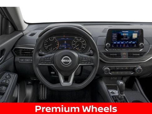 Used 2025 Nissan Altima 2.5 SV FWD image 7