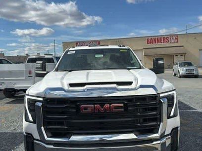 New 2025 GMC Sierra 3500 Pro w/ Convenience Package