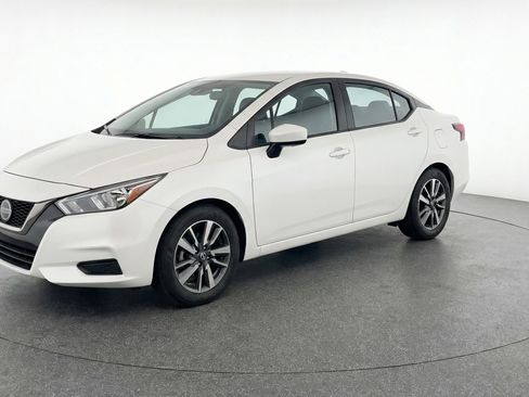 Used 2025 Nissan Versa SV image 3