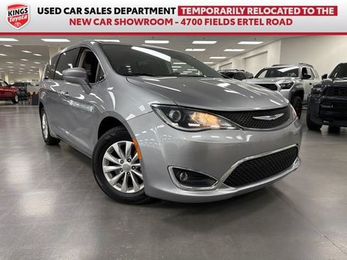 Used 2019 Chrysler Pacifica Touring Plus FWD image 1