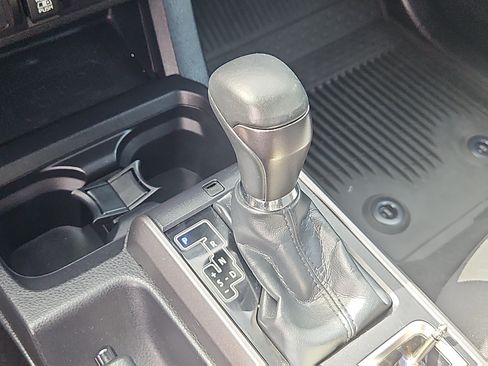 Used 2022 Toyota Tacoma TRD Off-Road AWD/4WD image 16