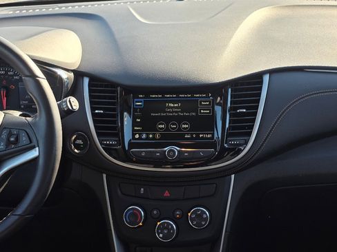 Certified 2019 Chevrolet Trax LT w/ Driver Confidence Package image 3