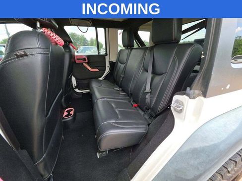 Used 2015 Jeep Wrangler Unlimited Rubicon w/ Connectivity Group AWD/4WD image 8