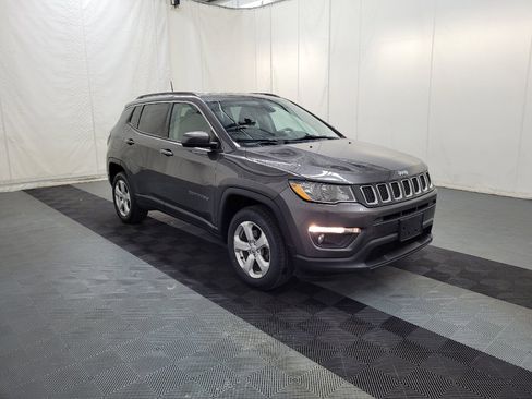 Used 2018 Jeep Compass Latitude AWD/4WD image 13