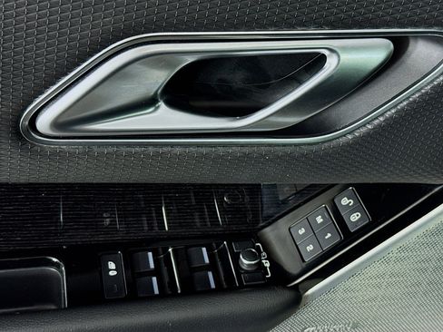 Used 2019 Land Rover Range Rover Velar R-Dynamic SE image 23