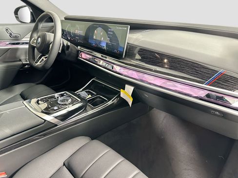 New 2026 BMW 750e xDrive w/ Executive Package image 29