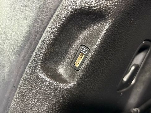 Used 2022 Kia Telluride LX image 35