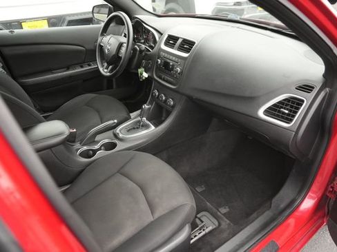Used 2013 Dodge Avenger SE image 17