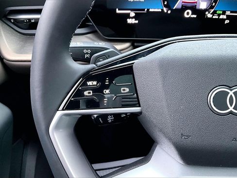 Used 2025 Audi Q5 Premium w/ Convenience Package image 11