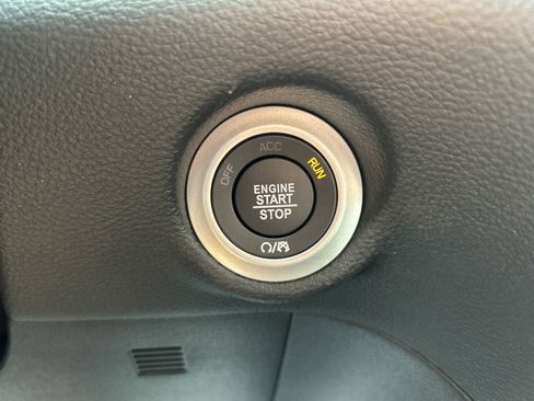 New 2026 Chrysler Pacifica Pinnacle image 29