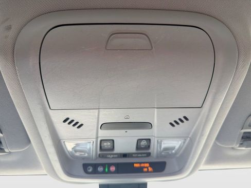 Used 2023 GMC Terrain SLT w/ Infotainment Package II image 24