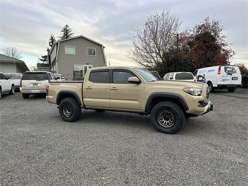 Used 2019 Toyota Tacoma TRD Off-Road image 7