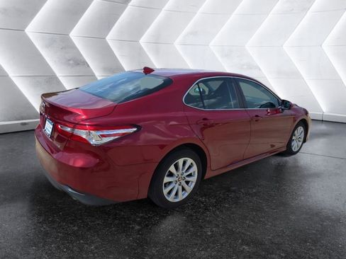 Used 2020 Toyota Camry LE image 5