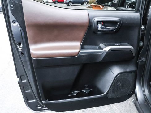 Used 2019 Toyota Tacoma Limited image 24