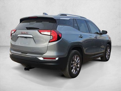 Used 2024 GMC Terrain SLT image 3