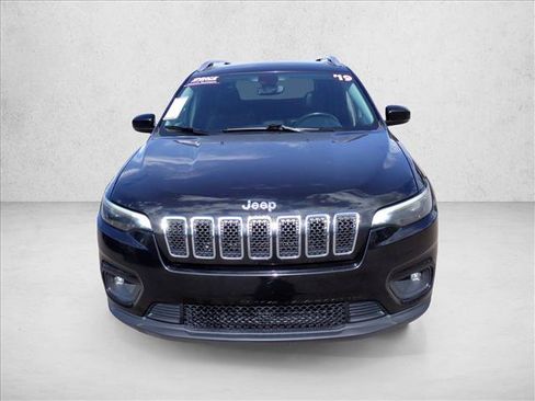 Used 2019 Jeep Cherokee Latitude Plus w/ Comfort/Convenience Group AWD/4WD image 4