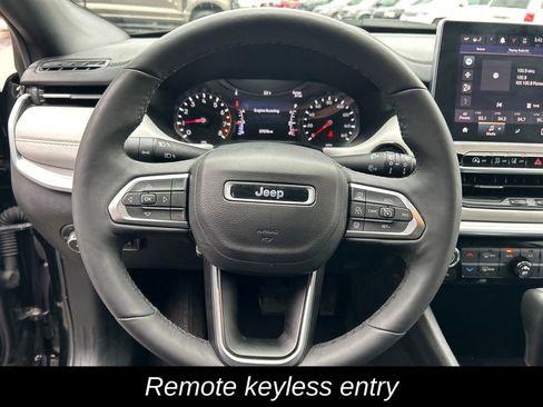 Used 2025 Jeep Compass Limited AWD/4WD image 17