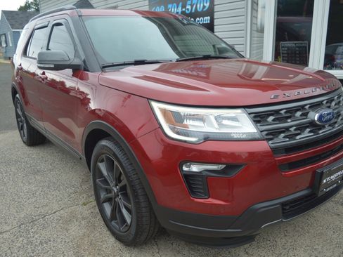 Used 2018 Ford Explorer XLT w/ Equipment Group 202A FWD image 7