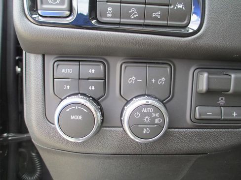New 2026 GMC Yukon Elevation w/ Elevation Premium Package AWD/4WD image 18