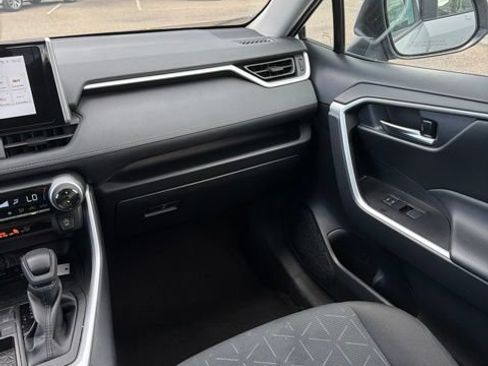 Used 2025 Toyota RAV4 XLE FWD image 12
