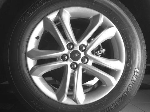 Used 2019 Ford Edge SEL FWD image 13