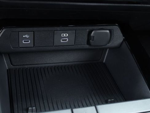 New 2026 Toyota Prius Plug-In Hybrid FWD image 24