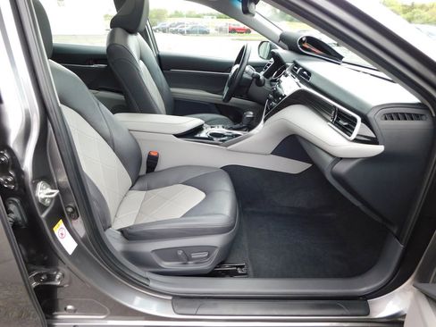 Used 2018 Toyota Camry XLE w/ Audio Package FWD image 18