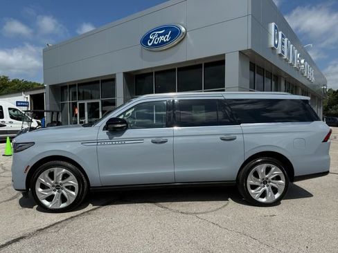 Used 2025 Lincoln Navigator L Reserve AWD/4WD image 4