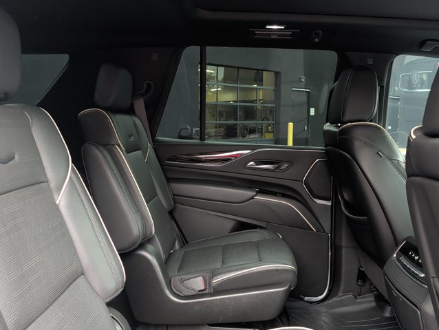 Used 2021 Cadillac Escalade Premium Luxury w/ Performance Package AWD/4WD image 25