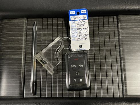 Used 2024 Jeep Wagoneer L Series III w/ Premium Group I image 28