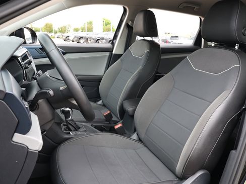 Used 2024 Volkswagen Taos SE image 29