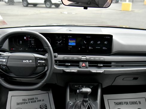 Used 2025 Kia K4 EX image 38